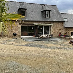 Sandra Hébergement de vacances Quemper-Guézennec
