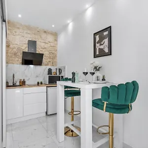 2 - Hyper Centre - Air-conditioned - Terrace - Quiet - Tramway - Equipped Kitchen - Wifi Nice